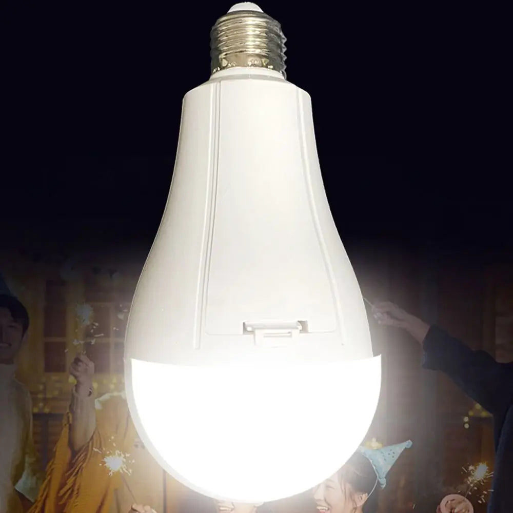 L'ampoule rechargeable 20W qui brille même quand le courant s'en va